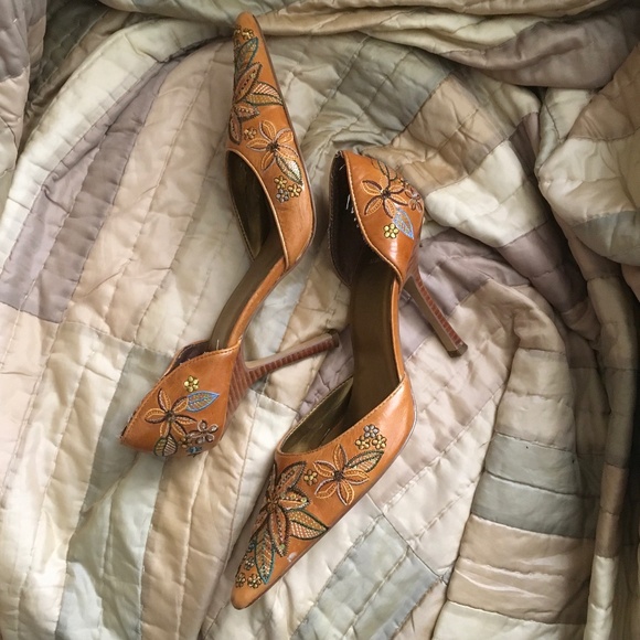 Bakers Leather Embroidered Pumps - Picture 2 of 9